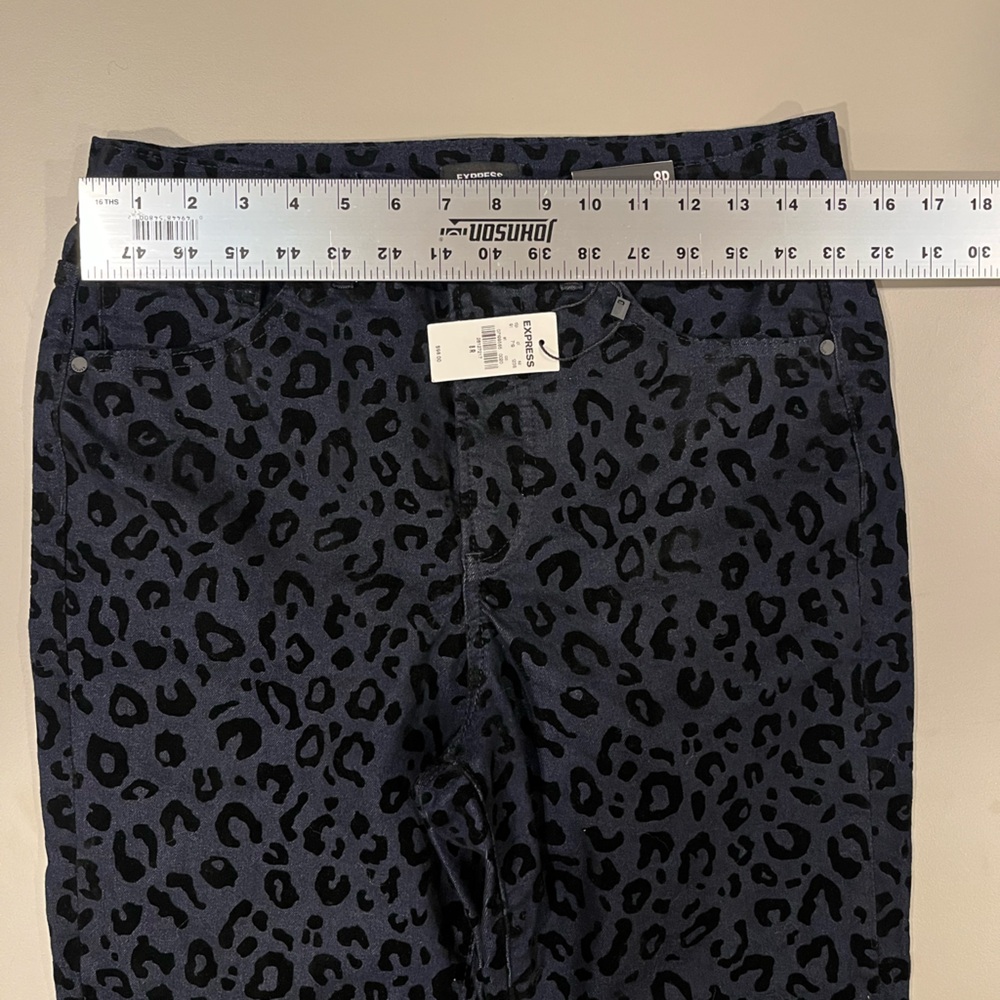 Express Dark Patterned Shorts - Picture 3 of 6